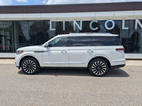 Certified 2022 Lincoln Navigator Black Label AWD/4WD image 3