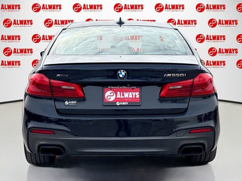 Used 2018 BMW M550i xDrive image 8