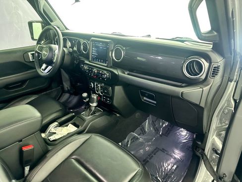 Used 2022 Jeep Wrangler Unlimited Sahara AWD/4WD image 26