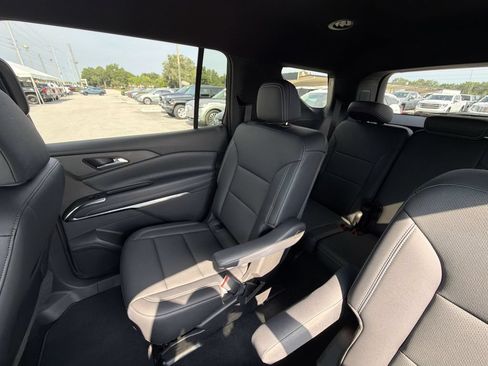 Used 2026 Chevrolet Traverse LT FWD image 33