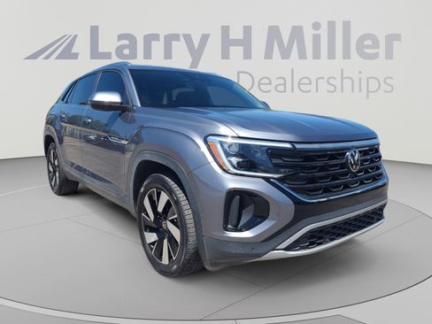 Used 2024 Volkswagen Atlas Cross Sport SE AWD/4WD image 7