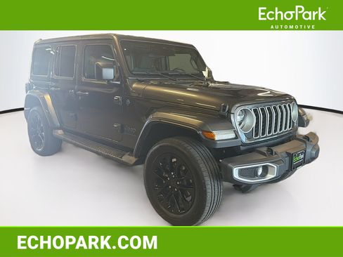Used 2025 Jeep Wrangler Unlimited Sahara AWD/4WD image 1