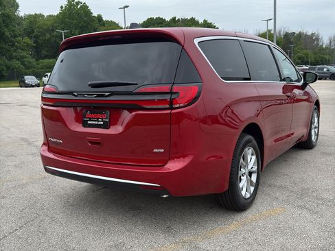 New 2027 Chrysler Pacifica Select w/ Family Tech Group AWD/4WD image 5