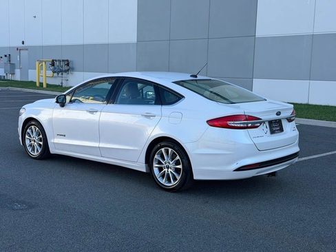 Used 2017 Ford Fusion SE image 9
