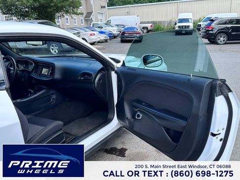 Used 2015 Dodge Challenger SXT RWD image 12