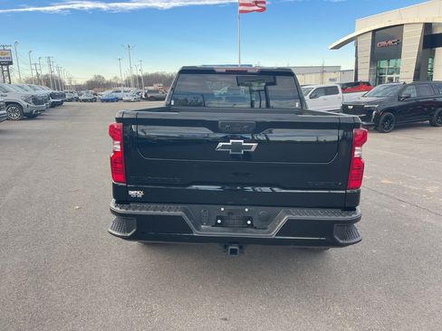 Used 2024 Chevrolet Silverado 1500 Custom w/ Dark Appearance Package image 4