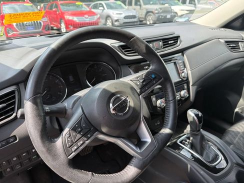 Used 2019 Nissan Rogue SV w/ Premium Package AWD/4WD image 10