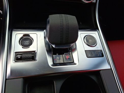 Certified 2024 Jaguar XF R-Dynamic SE image 10