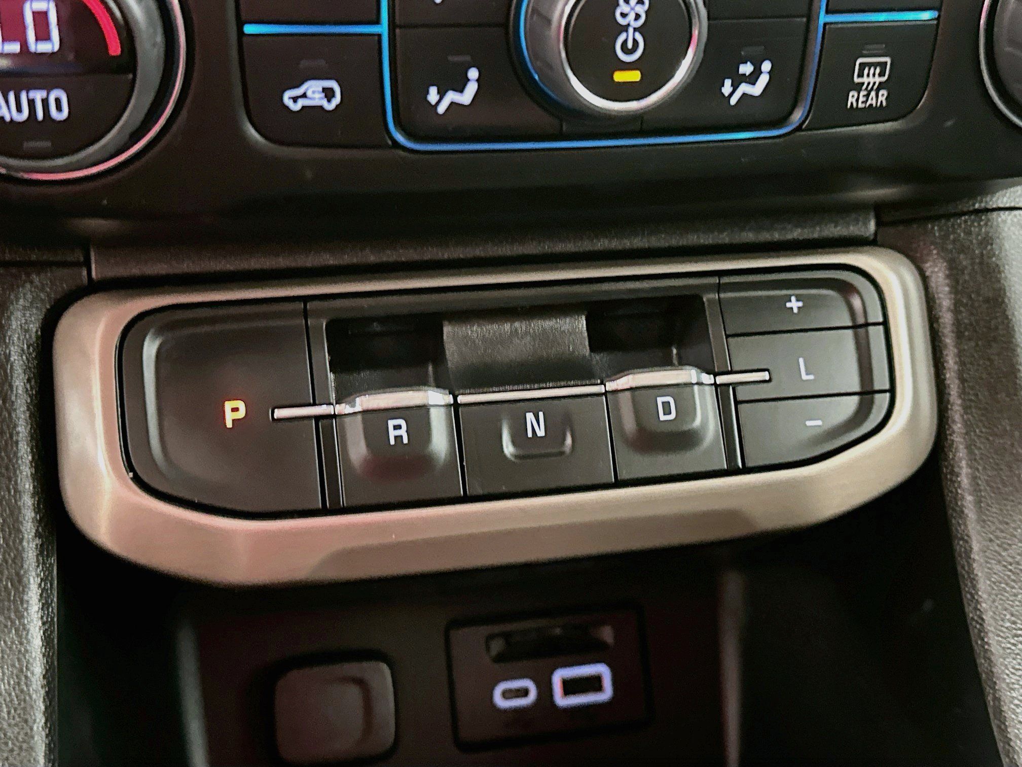 Used 2023 GMC Acadia Denali w/ Denali Ultimate Package AWD/4WD image 25