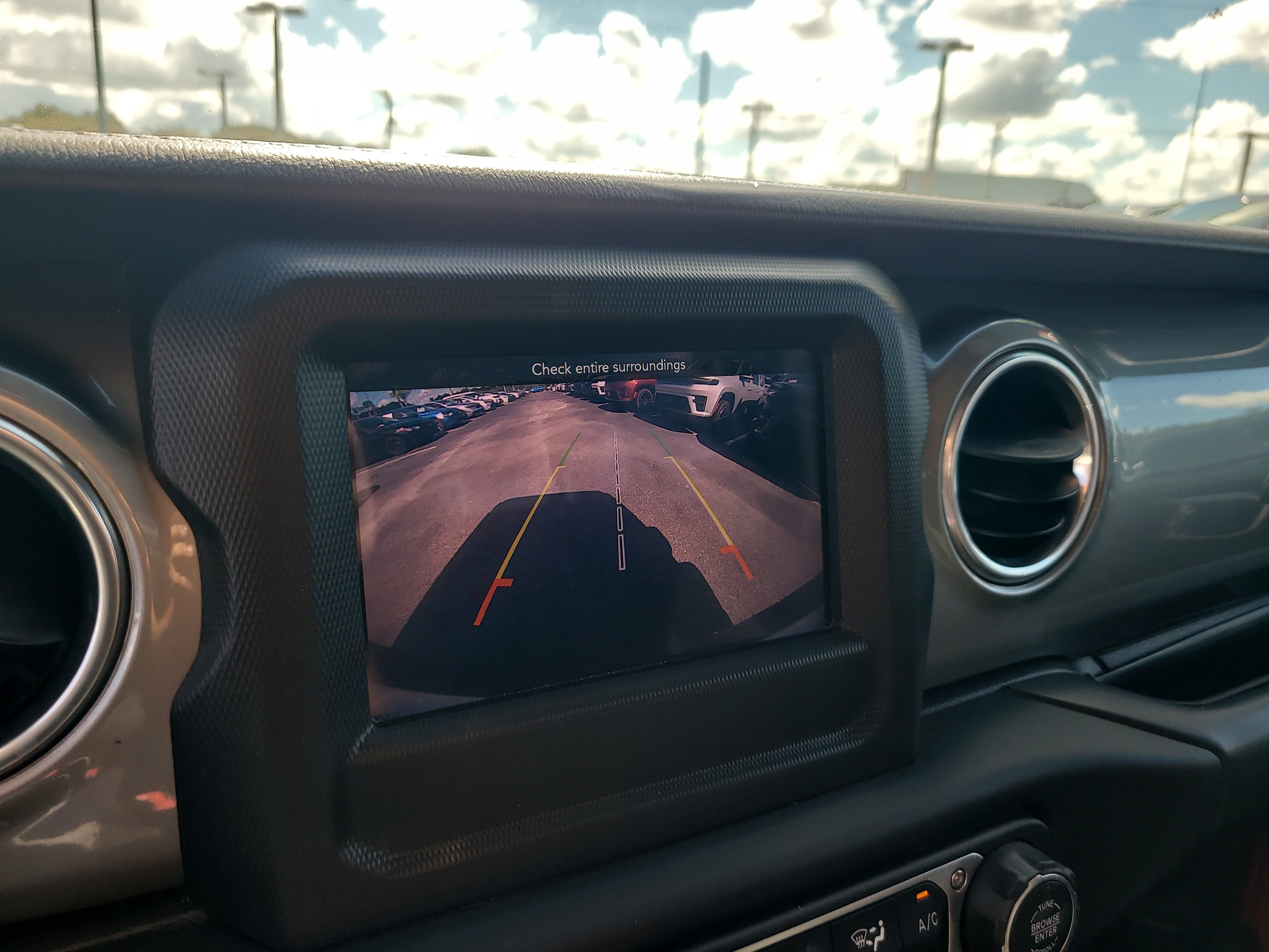 Used 2019 Jeep Wrangler Unlimited Sahara AWD/4WD image 21