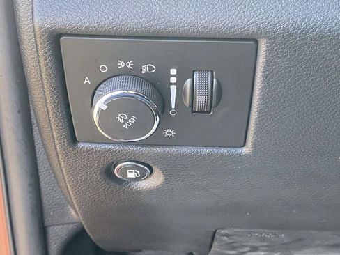 Used 2020 Jeep Grand Cherokee Laredo image 18