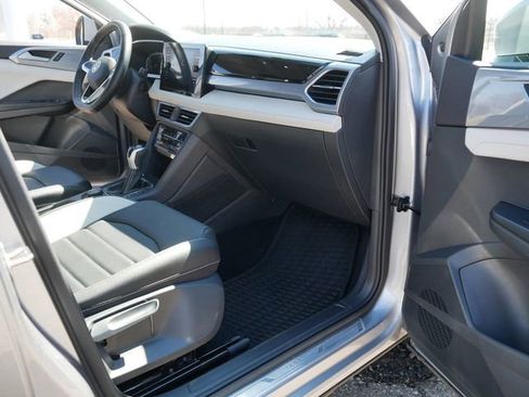 Certified 2025 Volkswagen Taos SEL AWD/4WD image 20