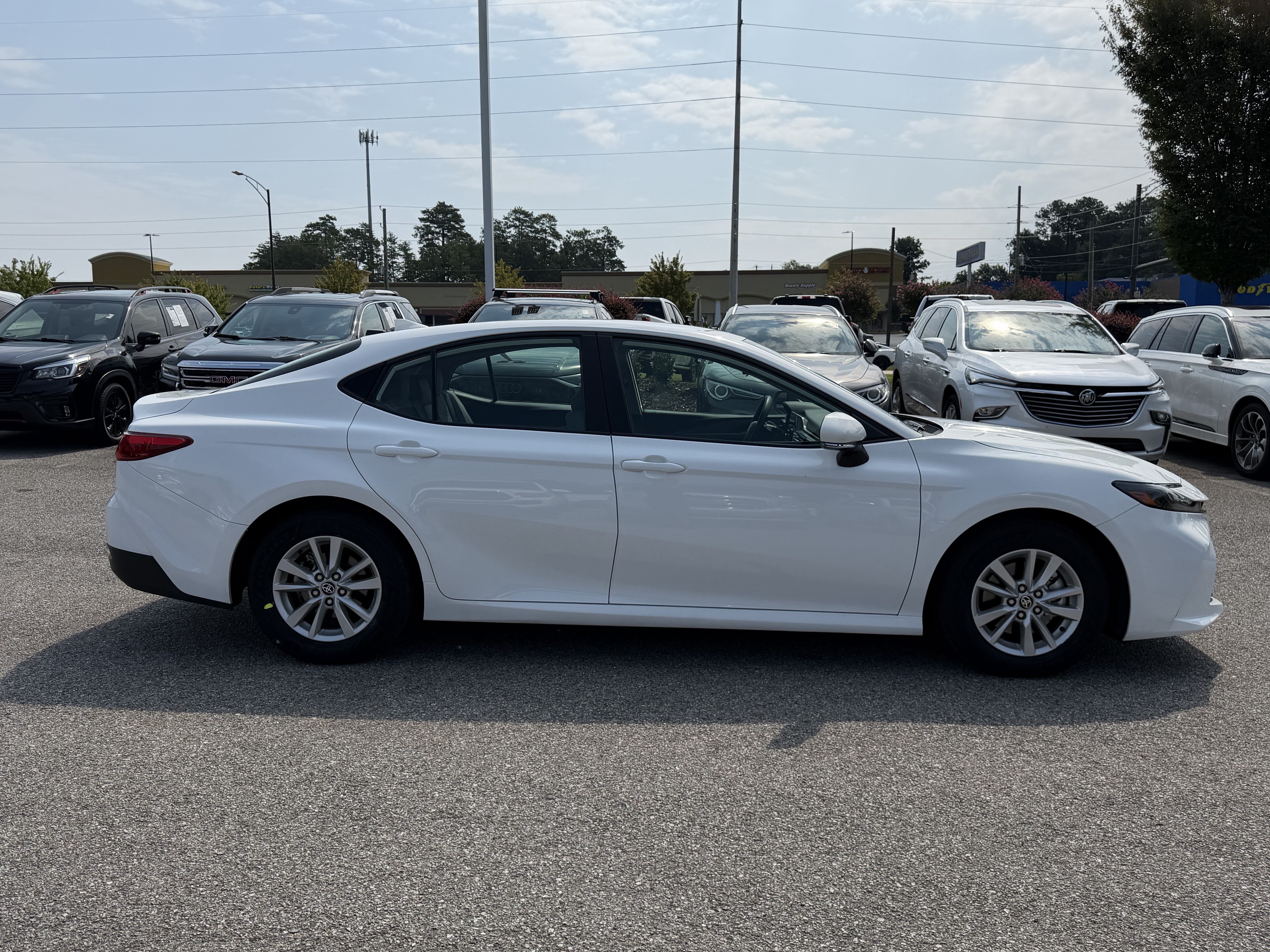 Used 2025 Toyota Camry LE FWD image 11