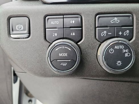 Used 2025 Chevrolet Silverado 1500 LT image 21