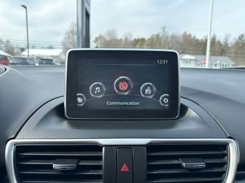 Used 2016 MAZDA MAZDA3 i Touring w/ Popular Equipment Package image 12