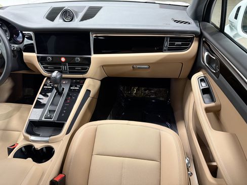 Certified 2026 Porsche Macan AWD/4WD image 19
