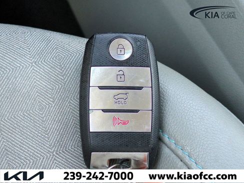 Used 2019 Kia Niro EX image 30