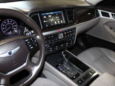 Used 2015 Hyundai Genesis 3.8 RWD image 12