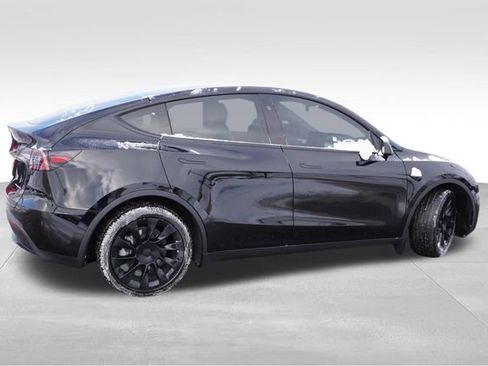 Used 2025 Tesla Model Y Long Range image 4