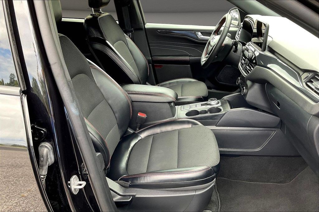 Used 2025 Ford Escape ST-Line AWD/4WD image 32