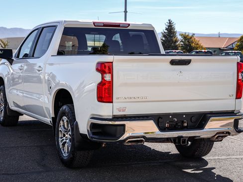 Used 2022 Chevrolet Silverado 1500 LT w/ Z71 Off-Road Package AWD/4WD image 6