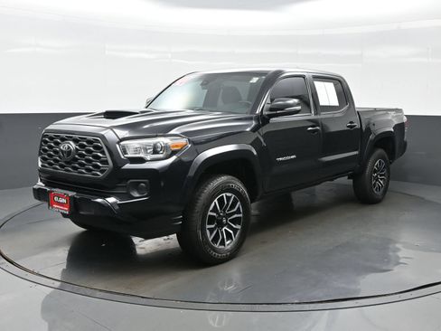 Used 2020 Toyota Tacoma TRD Sport RWD image 2