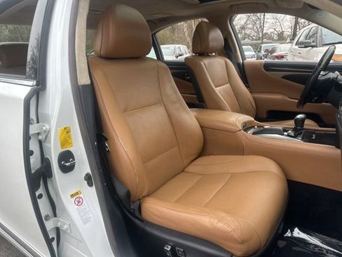 Used 2013 Lexus LS 460 w/ Ultra Luxury Pkg image 9