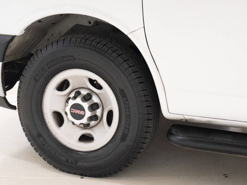 Used 2017 GMC Savana 2500 image 21