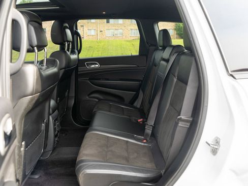 Used 2019 Jeep Grand Cherokee Altitude AWD/4WD image 29