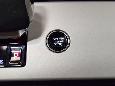 Used 2024 Land Rover Range Rover SE image 39