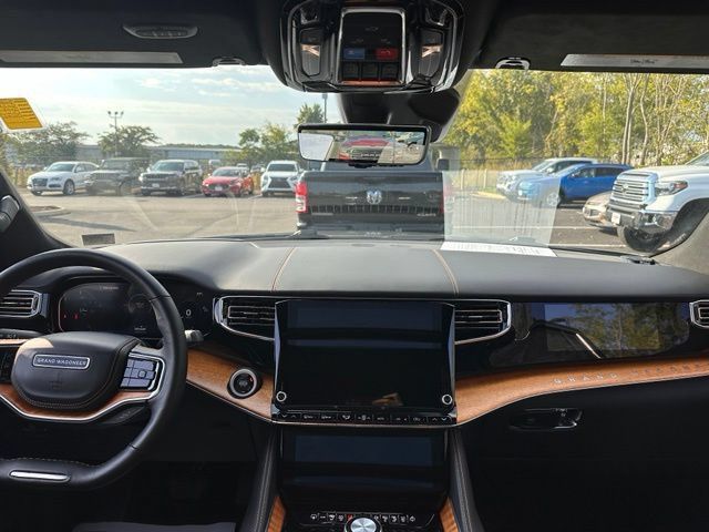 Used 2023 Jeep Grand Wagoneer Series III AWD/4WD image 28