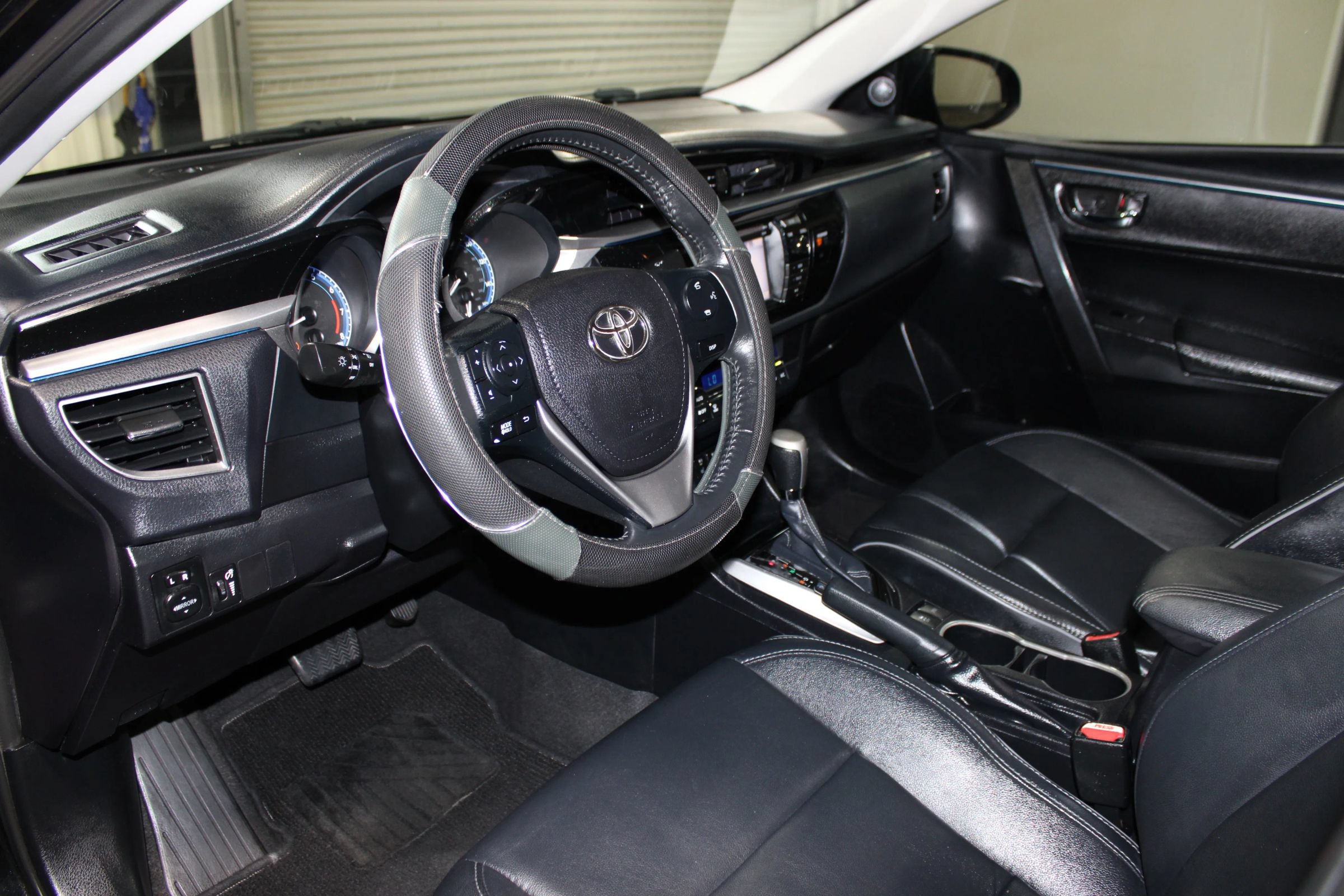 Used 2014 Toyota Corolla S Premium FWD image 20
