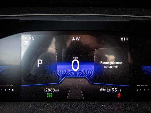 Used 2023 Volkswagen Tiguan SE image 39