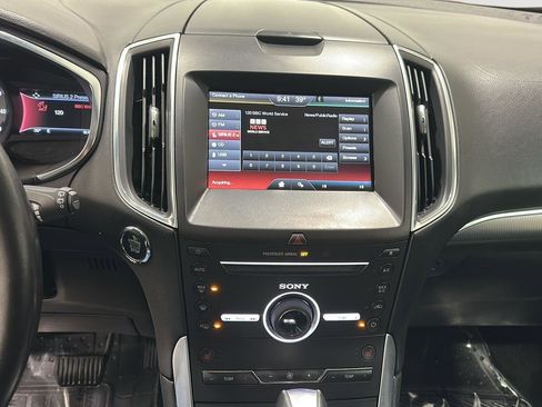 Used 2015 Ford Edge Titanium image 12