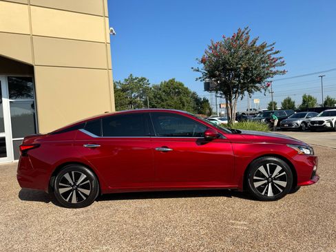 Used 2022 Nissan Altima 2.5 SL FWD image 10