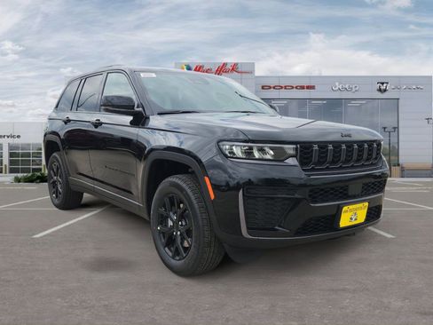New 2026 Jeep Grand Cherokee Altitude image 7