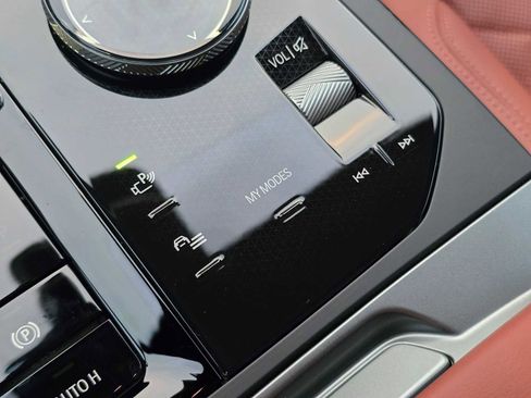 New 2026 BMW iX xDrive60 w/ M Sport Package image 30