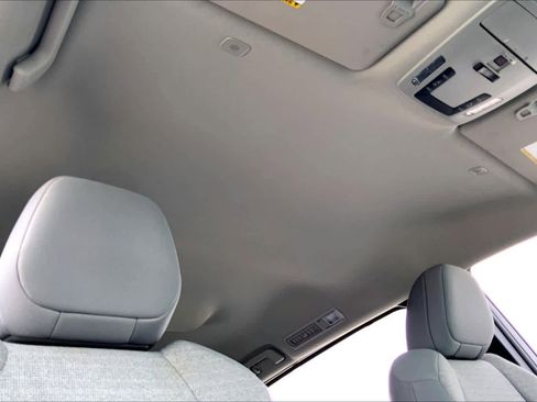 Used 2025 Toyota Sienna LE image 14