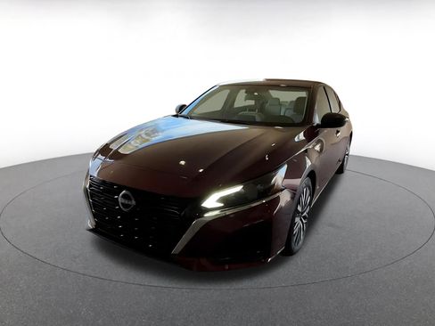 Used 2025 Nissan Altima 2.5 SV FWD image 4