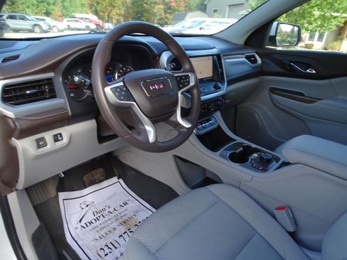 Used 2023 GMC Acadia SLE w/ Infotainment Package image 11
