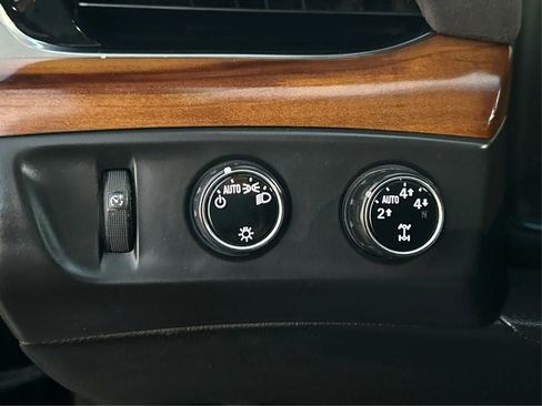 Used 2016 Cadillac Escalade Luxury image 18