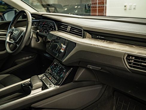 Used 2021 Audi e-tron Premium w/ Convenience Plus Package image 23