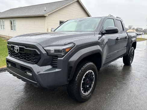 Used 2024 Toyota Tacoma TRD Off-Road image 7