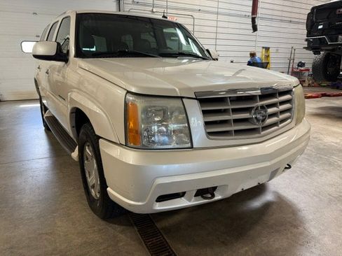 Used 2002 Cadillac Escalade AWD image 1