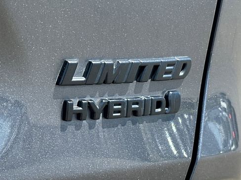 Used 2022 Toyota RAV4 Limited AWD/4WD image 32