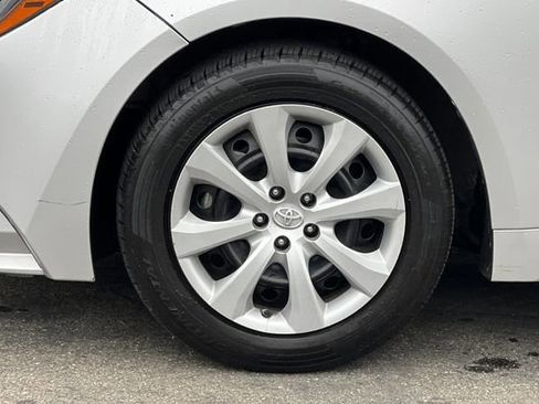 Used 2021 Toyota Corolla LE image 28