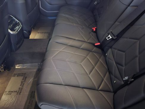 New 2026 BMW i7 xDrive60 w/ Premium Package image 14