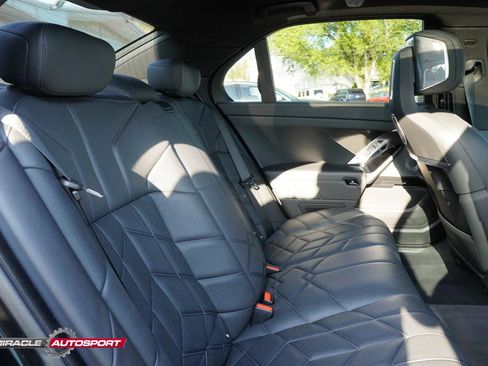 Used 2023 BMW 760i xDrive AWD/4WD image 39