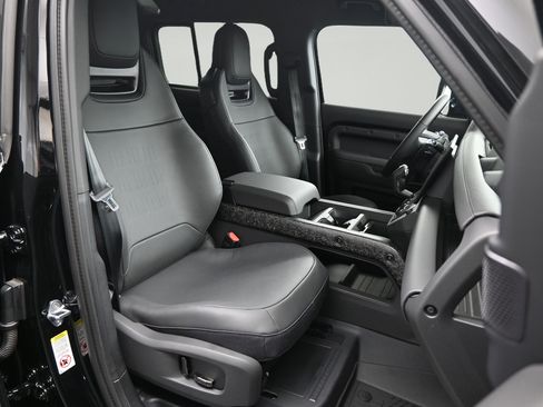 New 2026 Land Rover Defender 110 AWD/4WD image 9