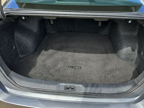 Used 2025 Nissan Altima 2.5 SV FWD image 13